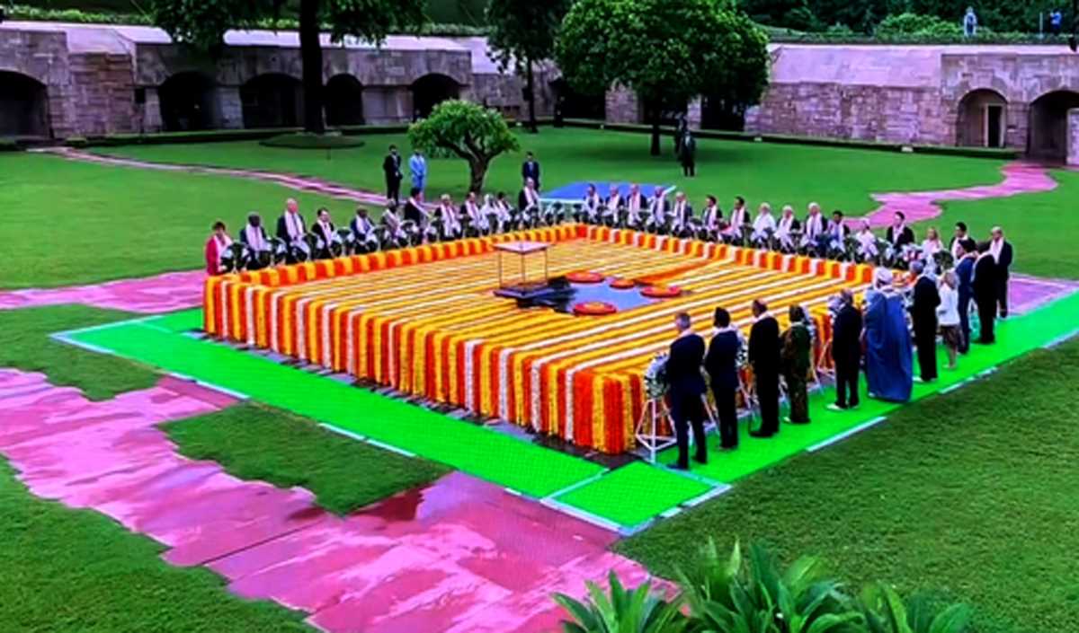 जी20 नेताओं ने 1 मिनट का मौन रख राजघाट पर महात्मा गांधी को दी श्रद्धांजलि